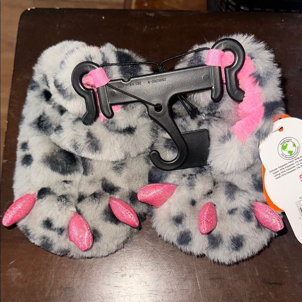 Wonder Nation Kids Fuzzy Slippers Gray & Pink Size 5 Cozy Indoor Shoes